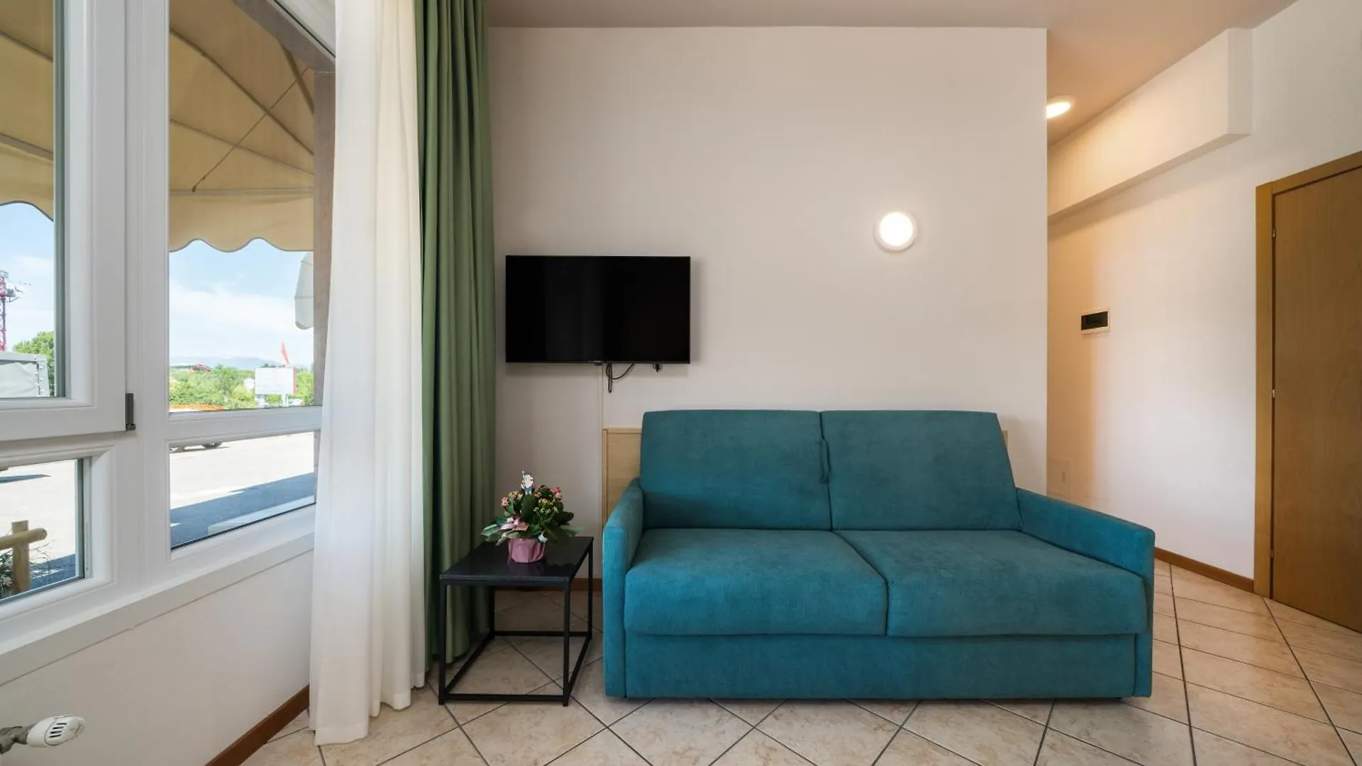 Hotel Max Lazise 0*,  Włochy