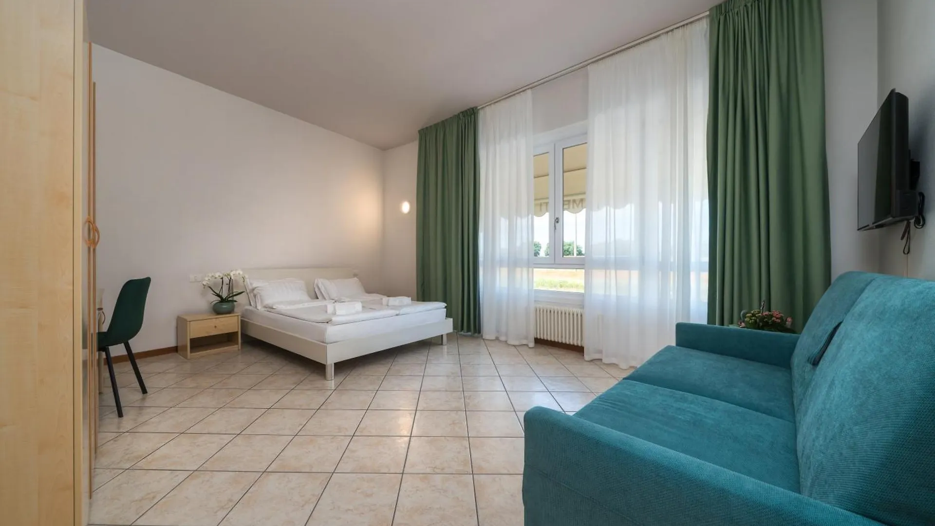 Hotel Max Lazise 0*,  Włochy